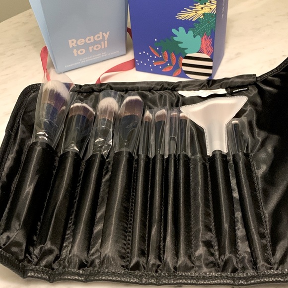 New Sephora Ready to Roll 10 piece Makeup Brush Set - Picture 1 of 3